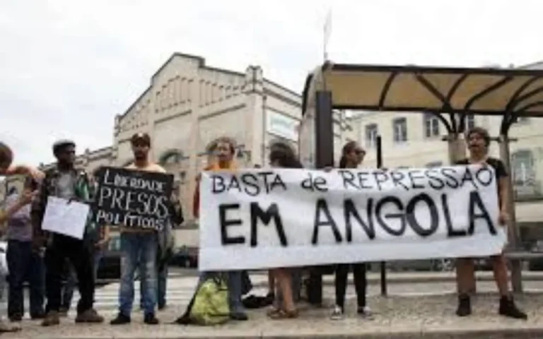 Senhores “activistas”… Vós sois verdadeiramente activistas sociais ou políticos travestidos de activistas sociais?!…  Assim não vamos longe!…