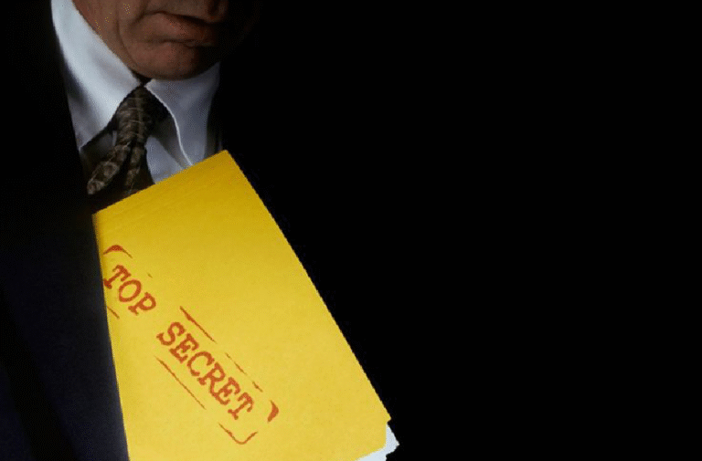 A insana e autofágica destruição do nosso sistema de inteligência interna